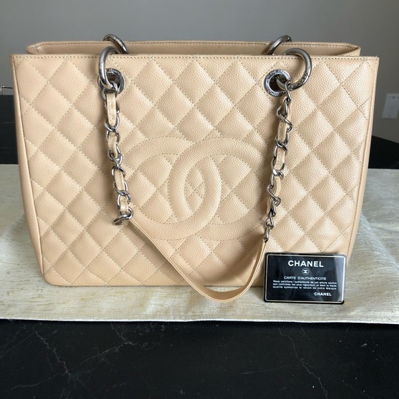 Chanel bag - Picture 1 of 4